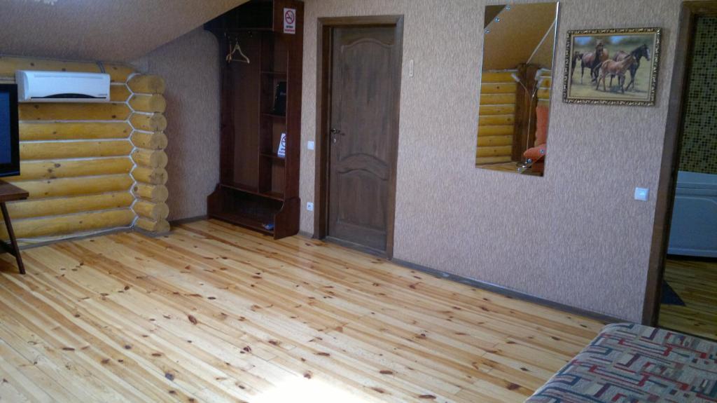 Panska Hata Hotel Nyzhnya Khortytsya Quarto foto